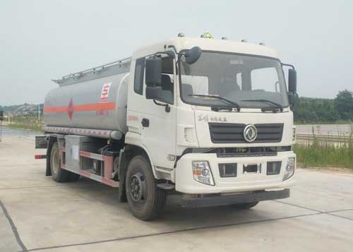 專威牌HTW5180GYYESQ型運(yùn)油車